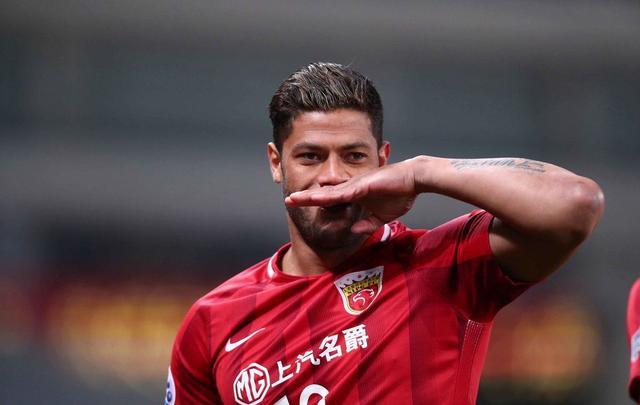  卡尔斯鲁厄年轻门将横空出世，神扑救险助力球队拿分  