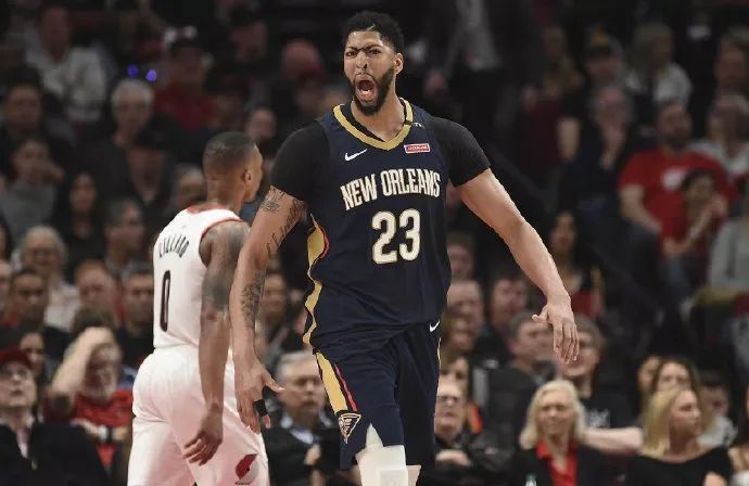  艾顿护框能力彰显价值，开拓者内线压制鹈鹕